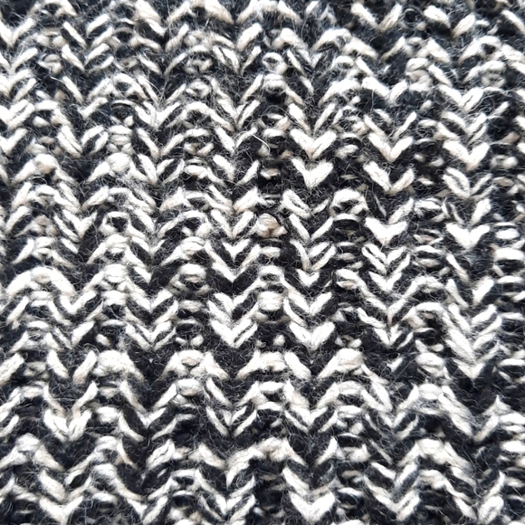 York & Hudson by Shantex Oversized Turtle neck Sweater.  While & Black, Small - Picture 10 of 10